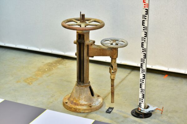 Turbine-Hall Remote Valve Handwheel with Auxiliary Control Wheel on a Cast Bracket and Cast-Iron Tulip Pedestal – No. 9 Turbine-Hall Remote Valve Handwheel with Auxiliary Control Wheel on a Cast Bracket and Cast-Iron Tulip Pedestal – No. 9