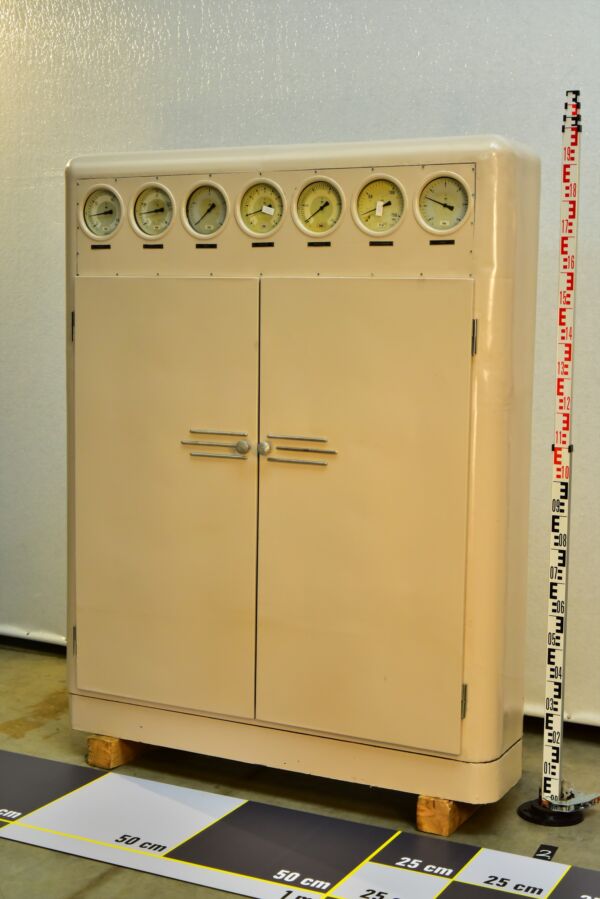 Seven-Gauge Steam-Turbine Oil-Pressure Monitoring Cabinet from a Power Station – No. 2 Seven-Gauge Steam-Turbine Oil-Pressure Monitoring Cabinet from a Power Station – No. 2
