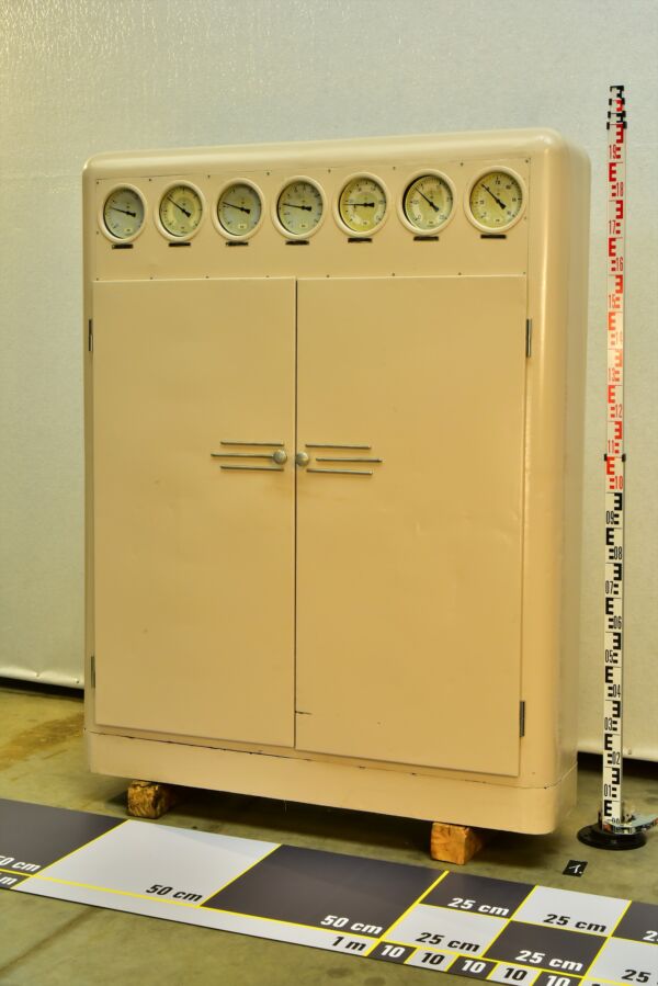 Seven-Gauge Steam-Turbine Oil-Pressure Monitoring Cabinet from a Power Station – No. 1 Seven-Gauge Steam-Turbine Oil-Pressure Monitoring Cabinet from a Power Station – No. 1